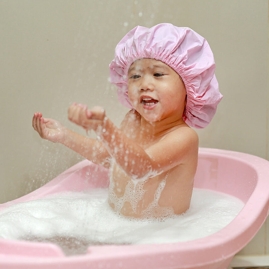 happy-little-child-cap-foam-bathtub